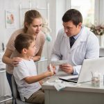 Диагностика аллергии у детей: как понять, на что именно реагирует организм